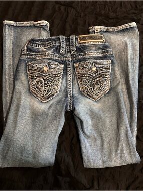 Rock Revival Women's Light Wash Embroidered& rhinestone Back Pocket Jeans